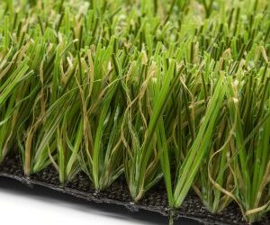 Rasenteppich oder Kunstrasen: Die Unterschiede bei Optik, Drainage und Haltbarkeit