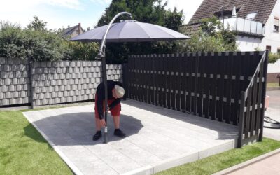 Kunstrasen oder WPC? Welcher Terrassenbelag ist pflegeleichter und hält länger?