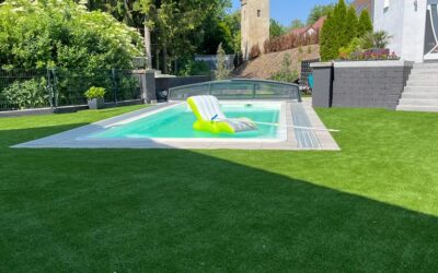 Welche Lösung ist am sichersten rund um den Pool, wenn der Boden rutschfest sein soll und Chlorwasser dem Kunstrasen nichts anhaben darf?